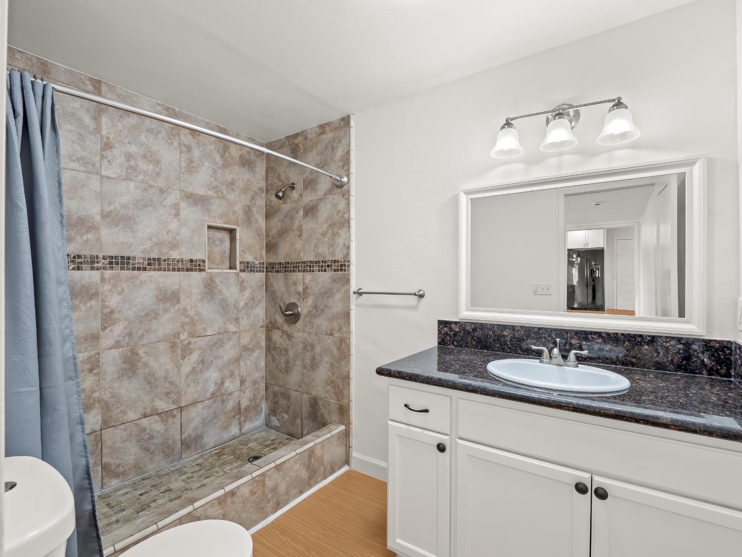 1591 N Durant Way, Fresno, CA 93728