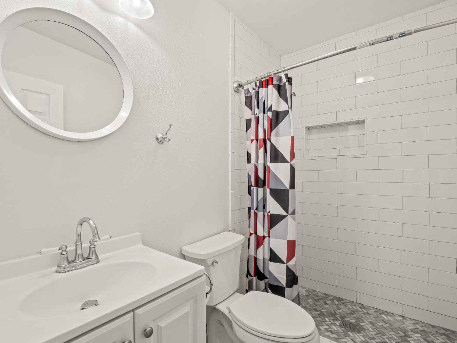 1591 N Durant Way, Fresno, CA 93728