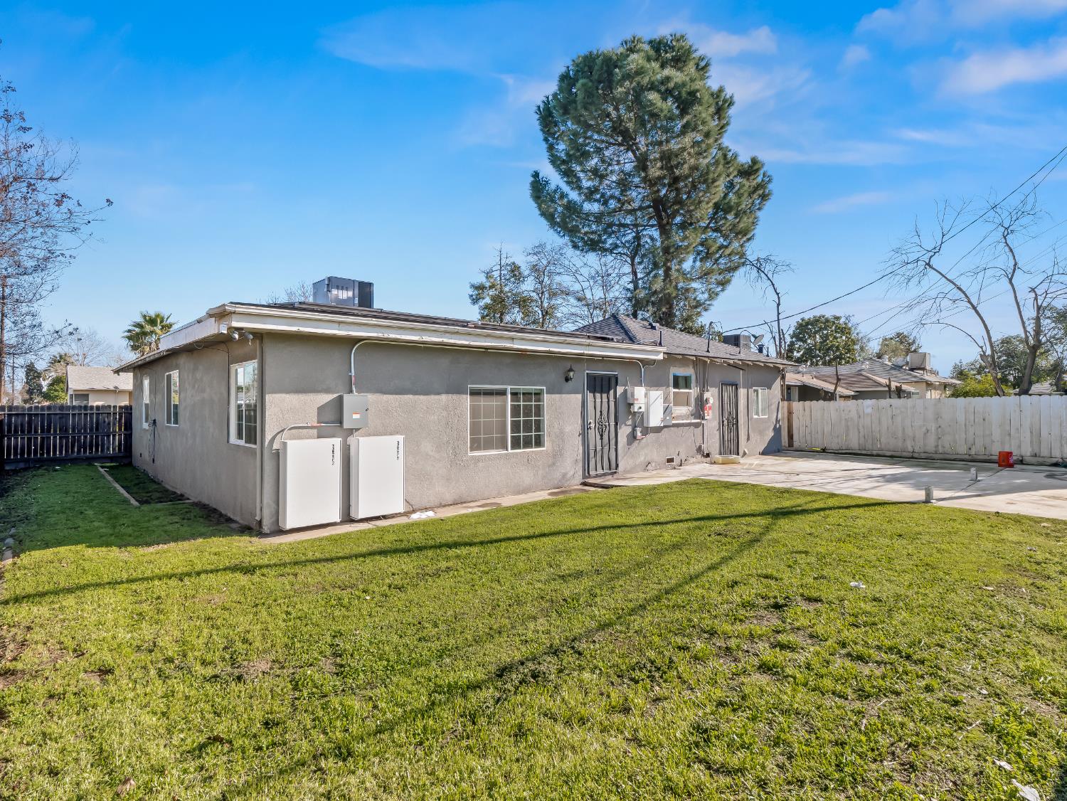 1591 N Durant Way, Fresno, CA 93728