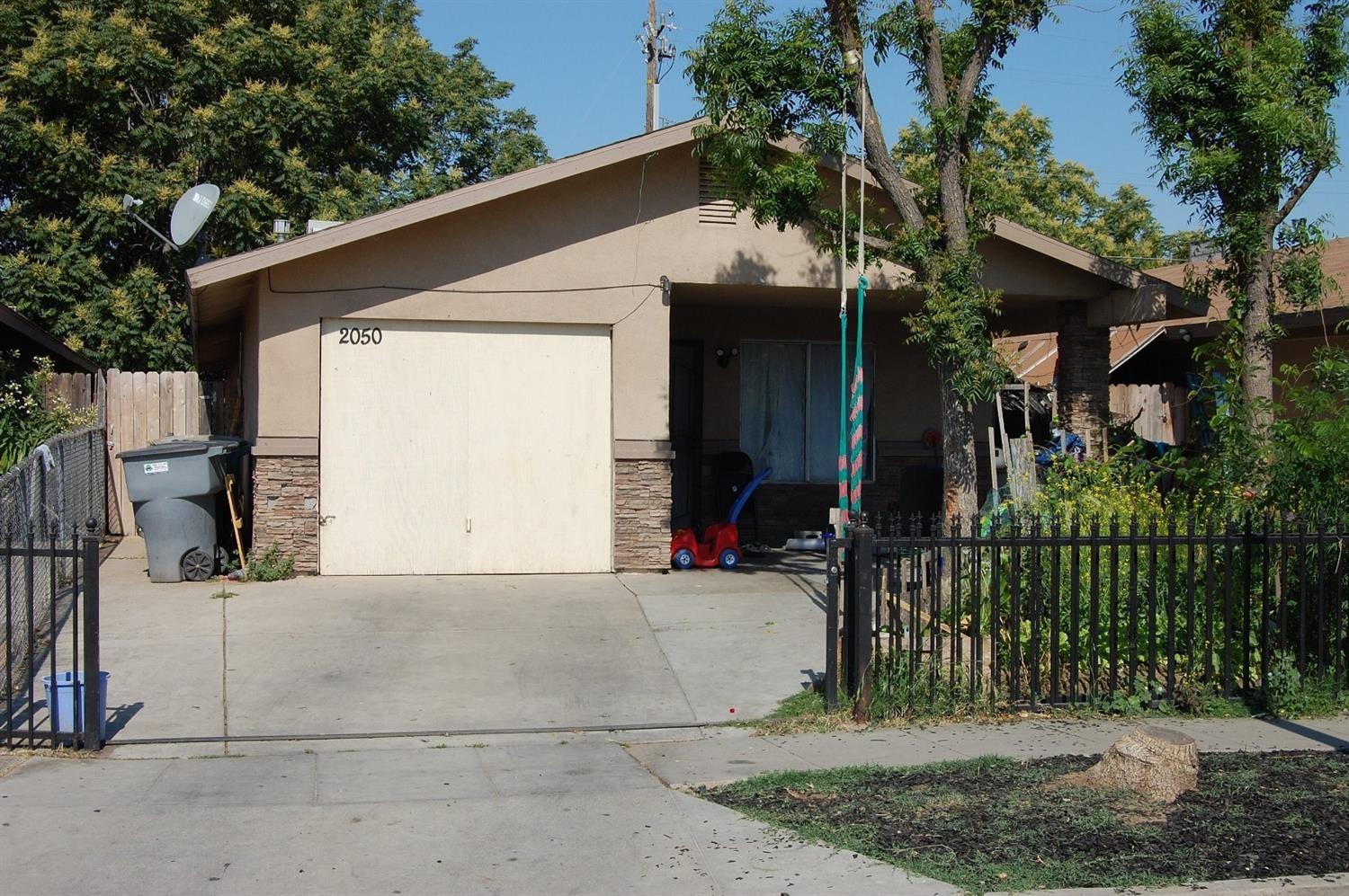 2054 4th, Fresno, CA 93702
