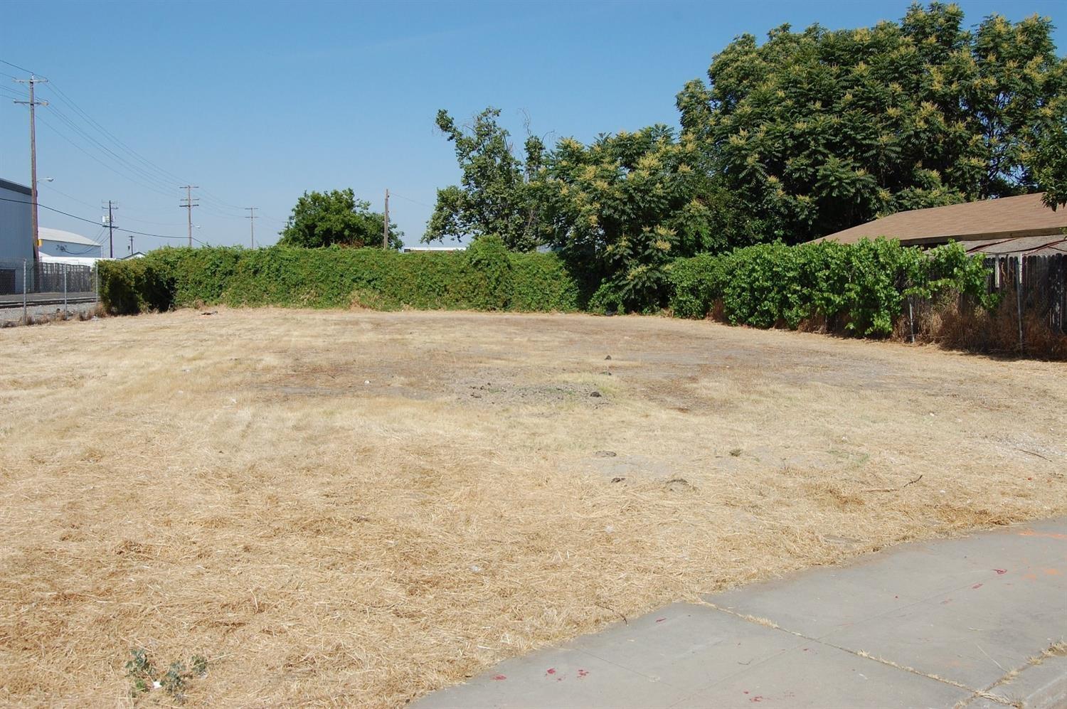 2054 4th, Fresno, CA 93702