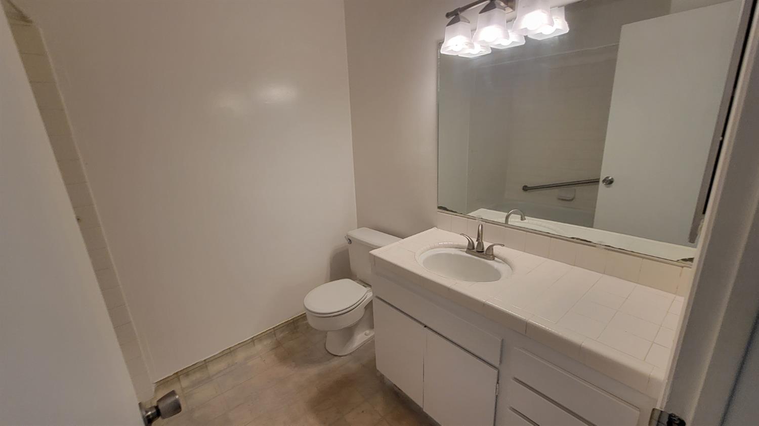 1866 W Santa Ana Ave #101, Fresno, CA 93705