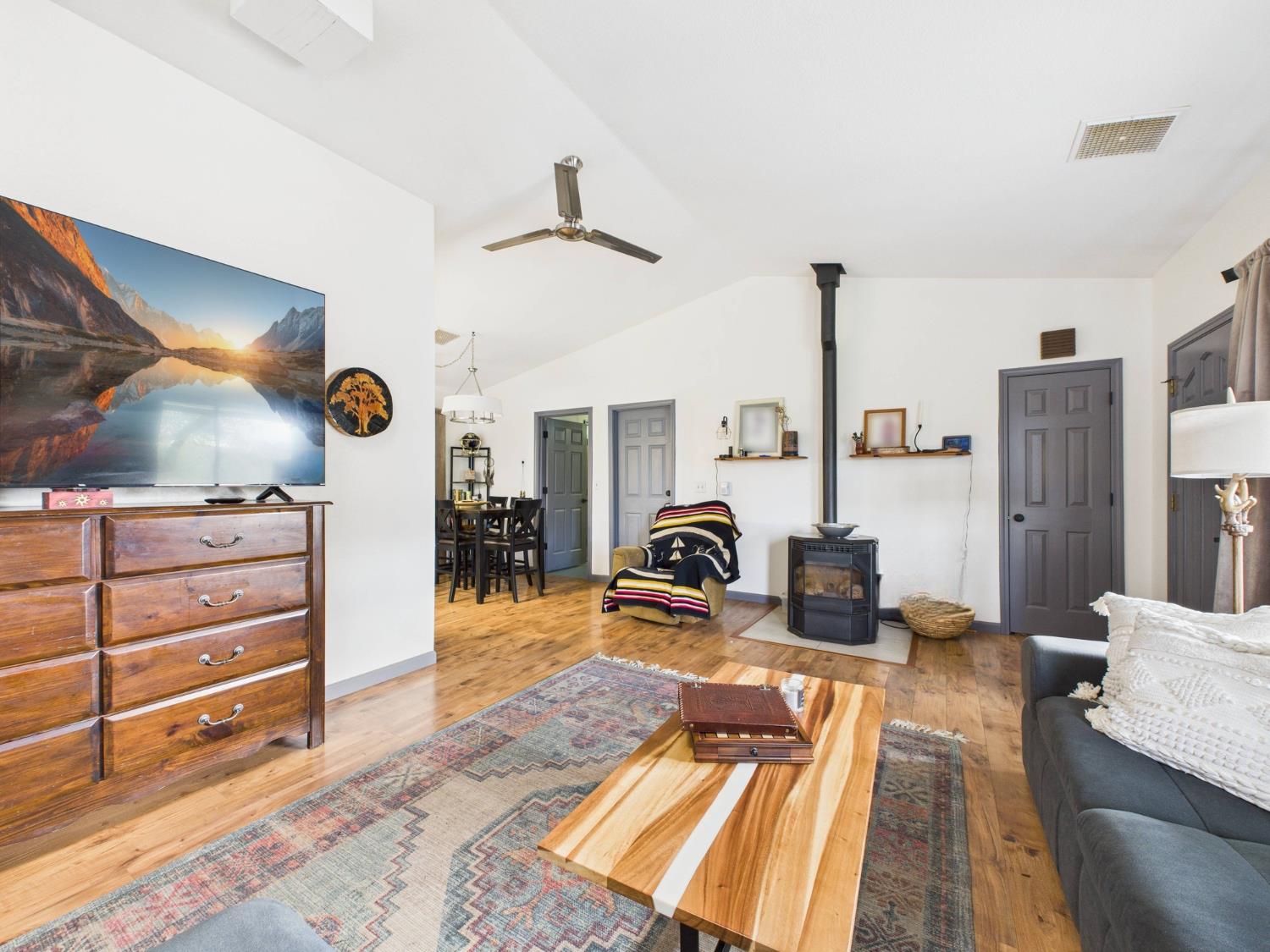 43710 Hilltop Ln, Ahwahnee, CA 93601