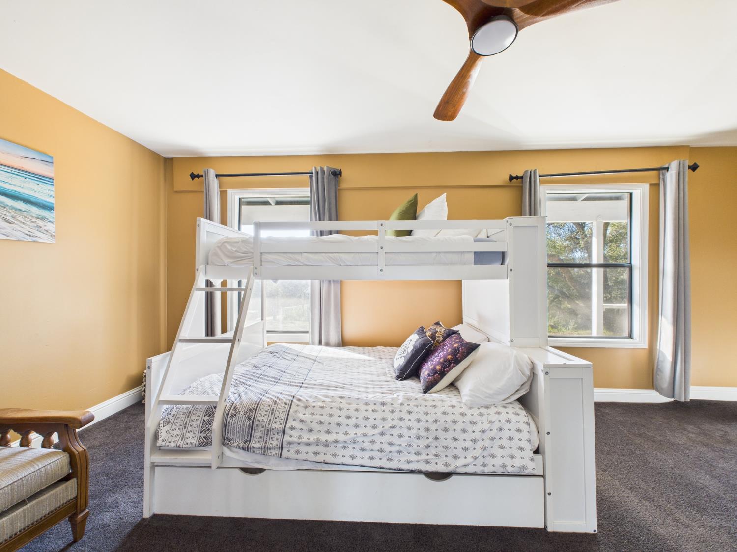 43710 Hilltop Ln, Ahwahnee, CA 93601