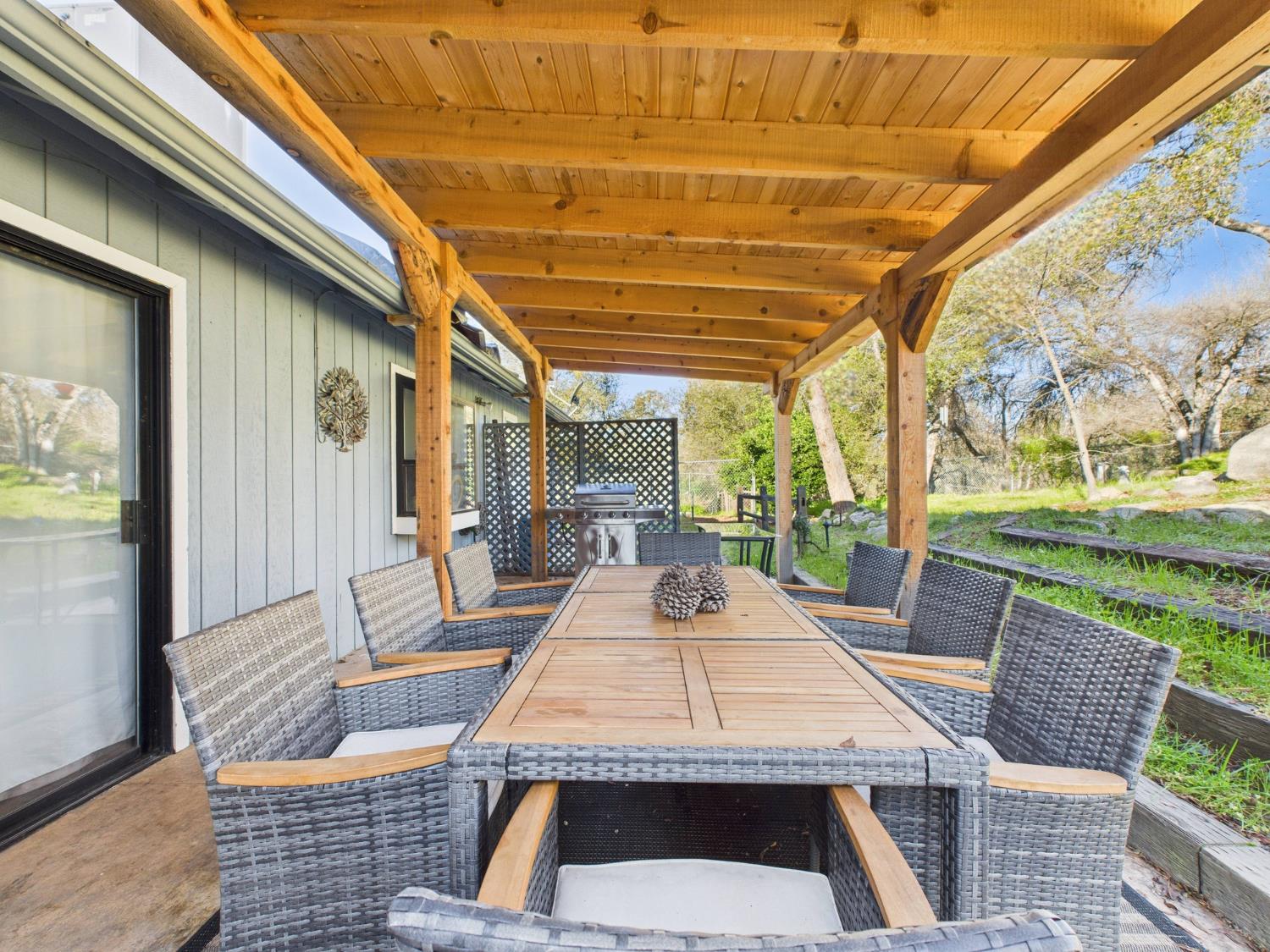 43710 Hilltop Ln, Ahwahnee, CA 93601