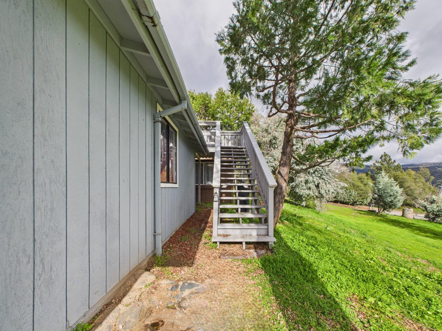 43710 Hilltop Ln, Ahwahnee, CA 93601