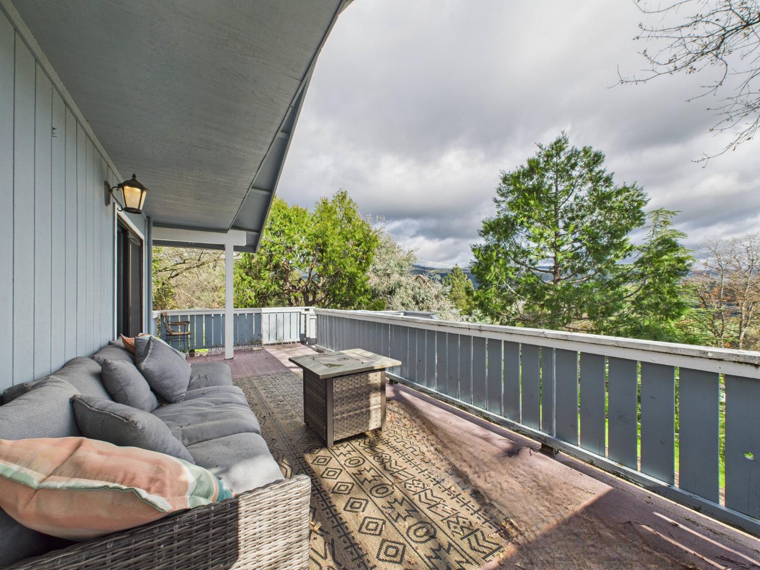 43710 Hilltop Ln, Ahwahnee, CA 93601