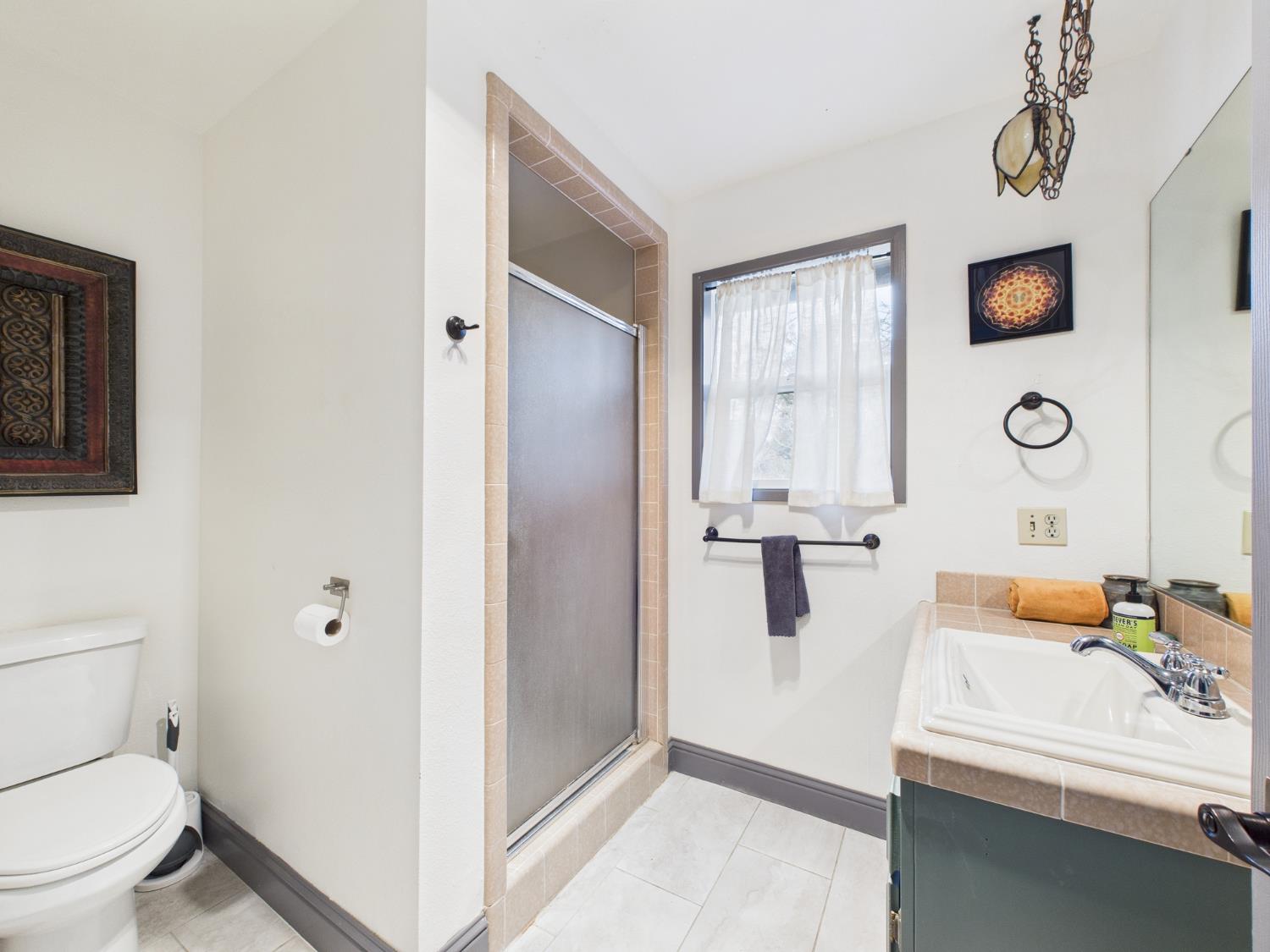 43710 Hilltop Ln, Ahwahnee, CA 93601