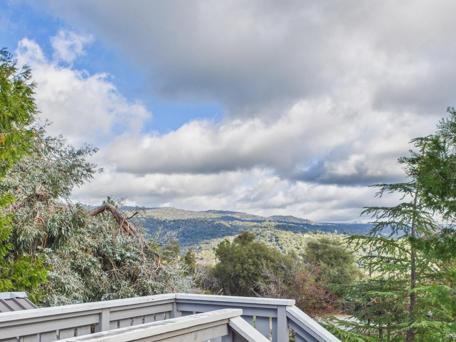 43710 Hilltop Ln, Ahwahnee, CA 93601