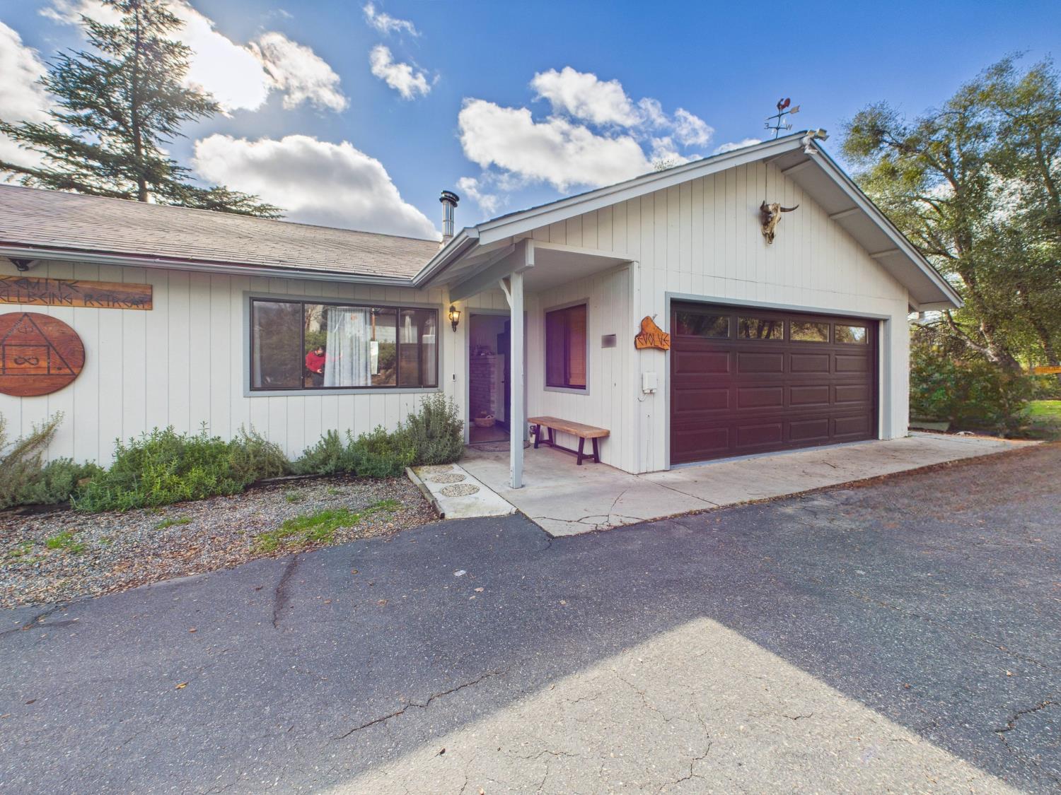 43710 Hilltop Ln, Ahwahnee, CA 93601