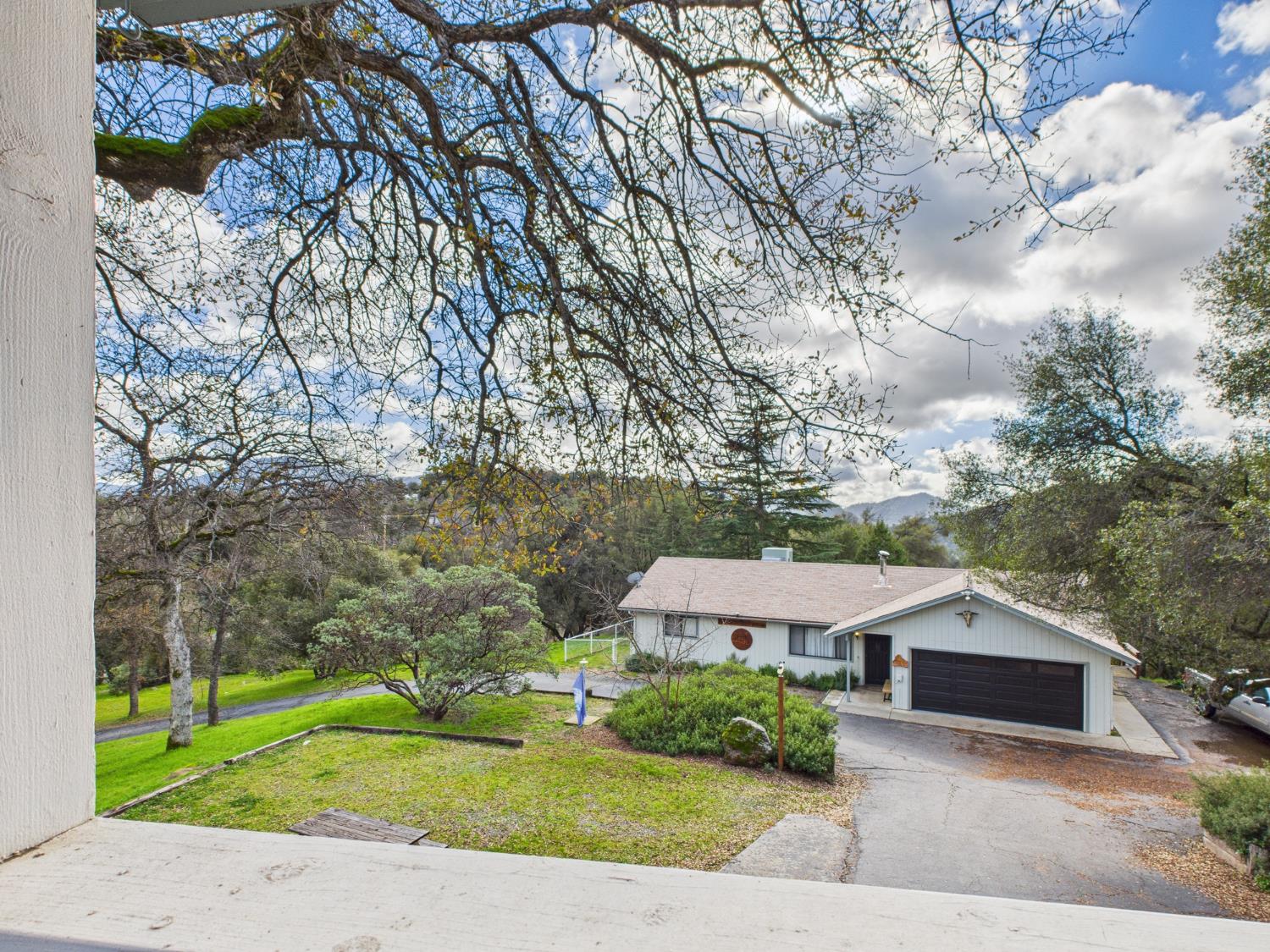 43710 Hilltop Ln, Ahwahnee, CA 93601
