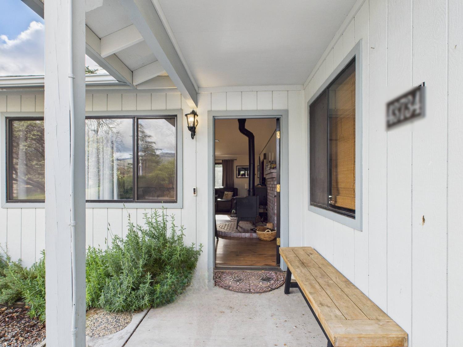 43710 Hilltop Ln, Ahwahnee, CA 93601