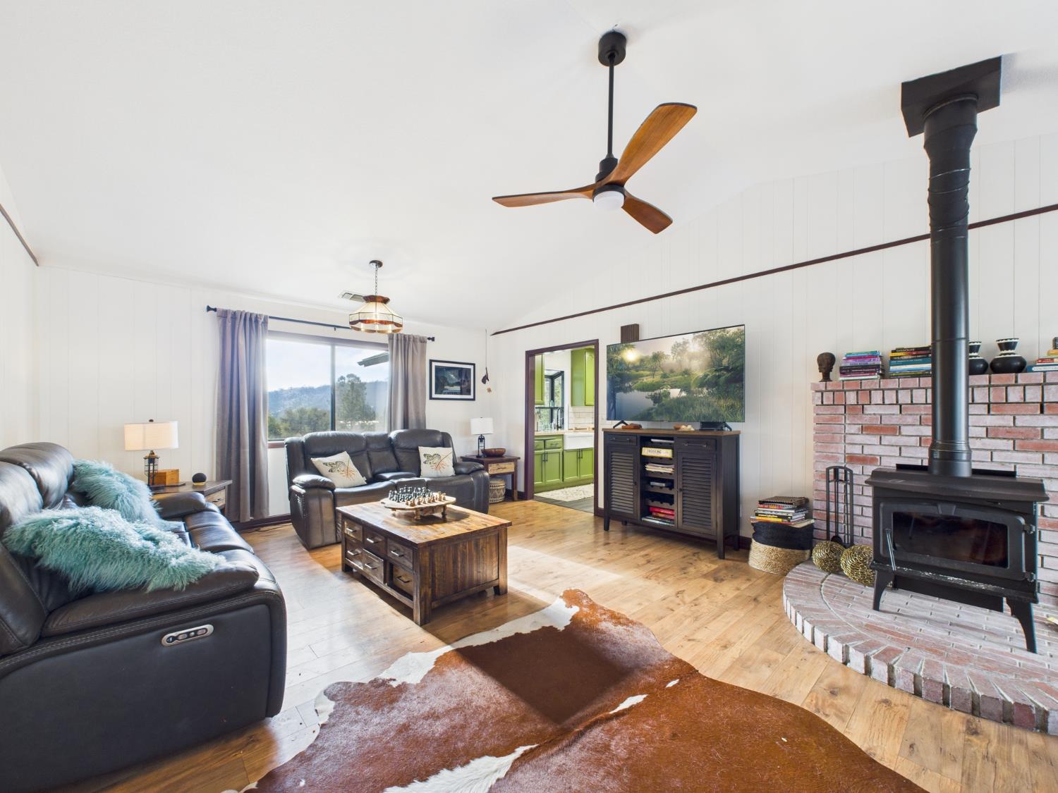 43710 Hilltop Ln, Ahwahnee, CA 93601