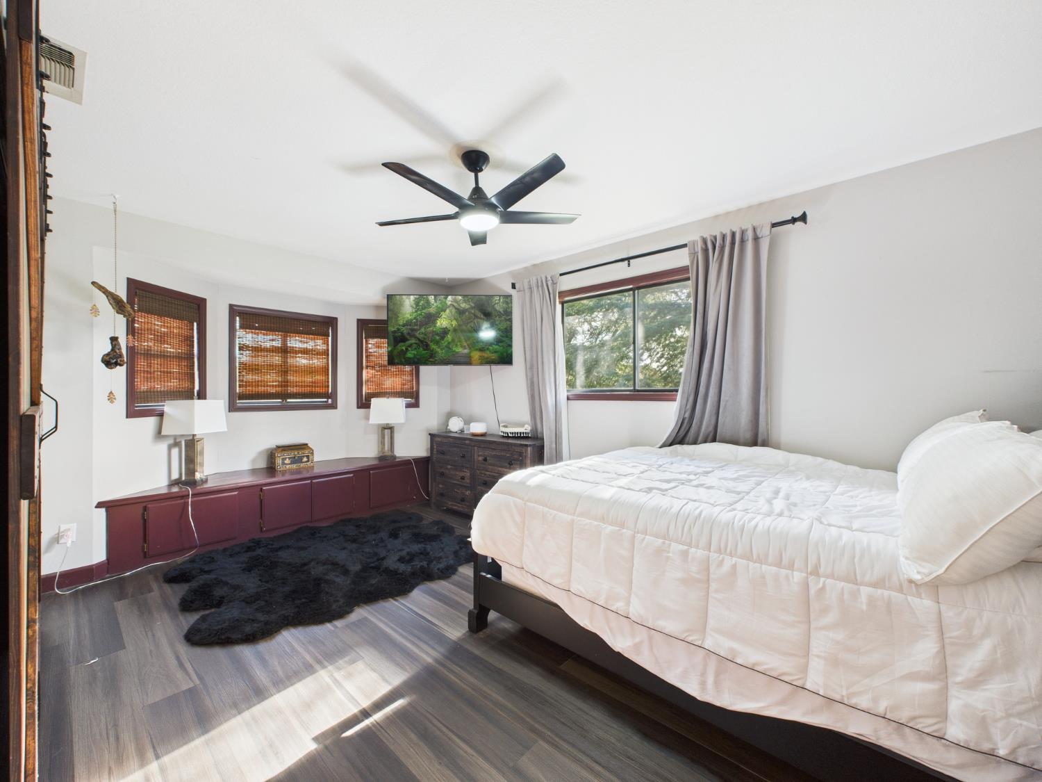 43710 Hilltop Ln, Ahwahnee, CA 93601