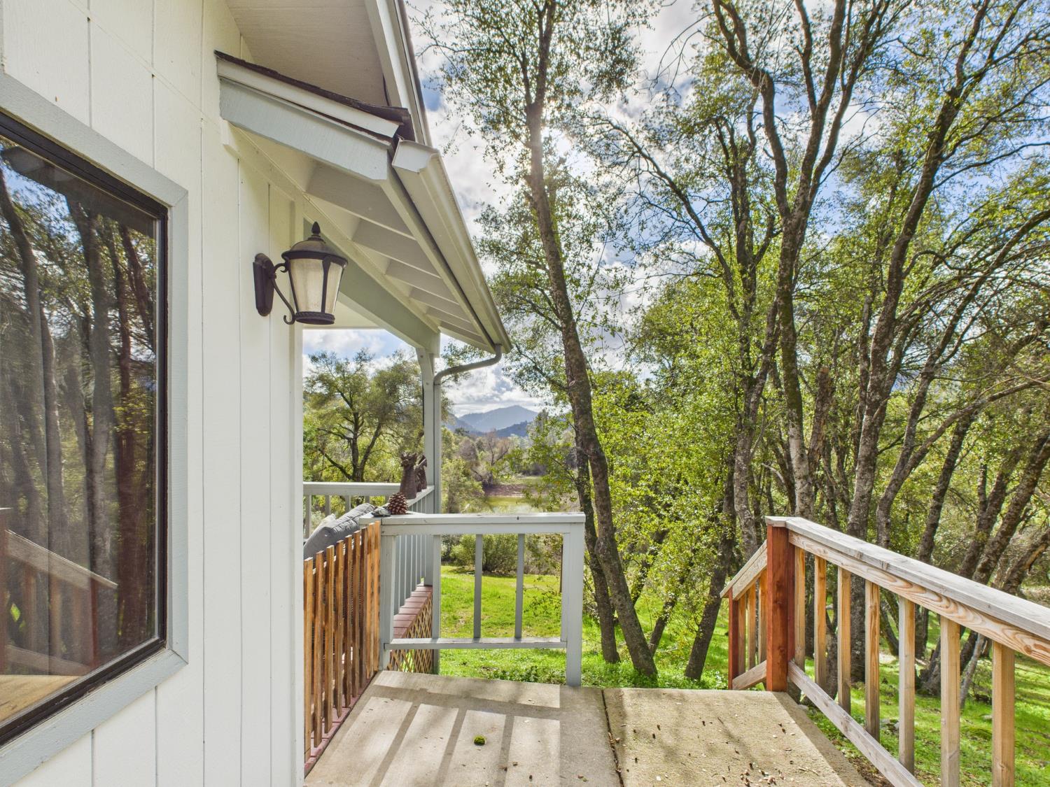 43710 Hilltop Ln, Ahwahnee, CA 93601