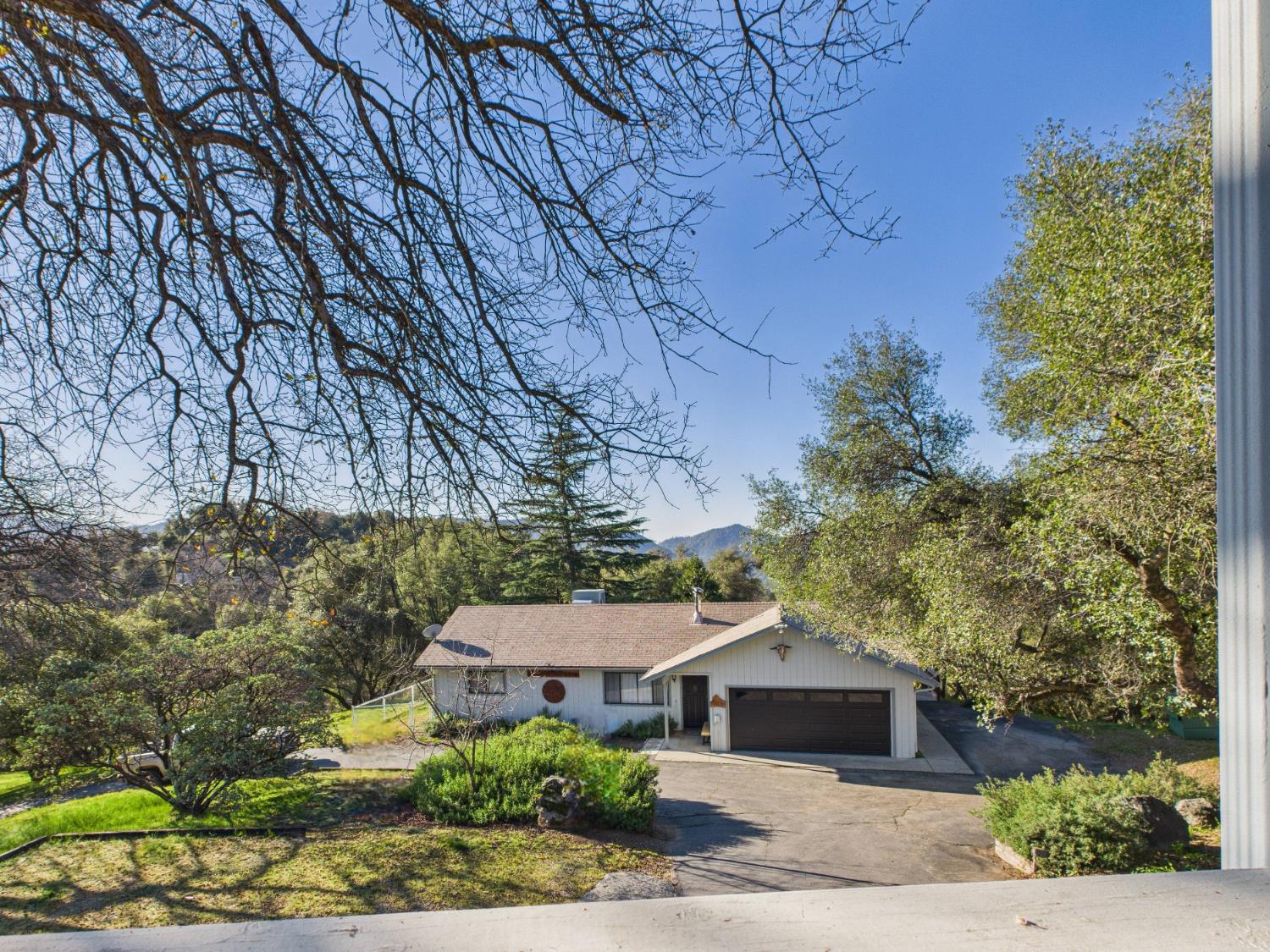 43710 Hilltop Ln, Ahwahnee, CA 93601