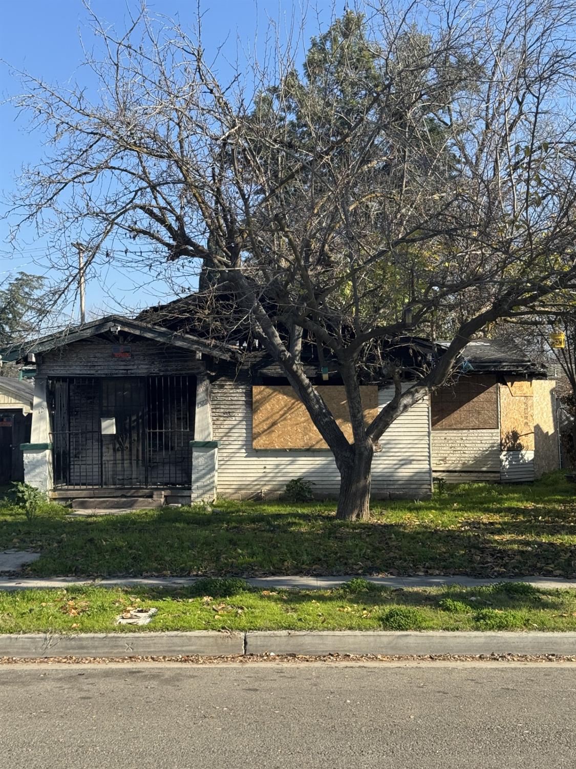 1512 N Pacific Ave, Fresno, CA 93728