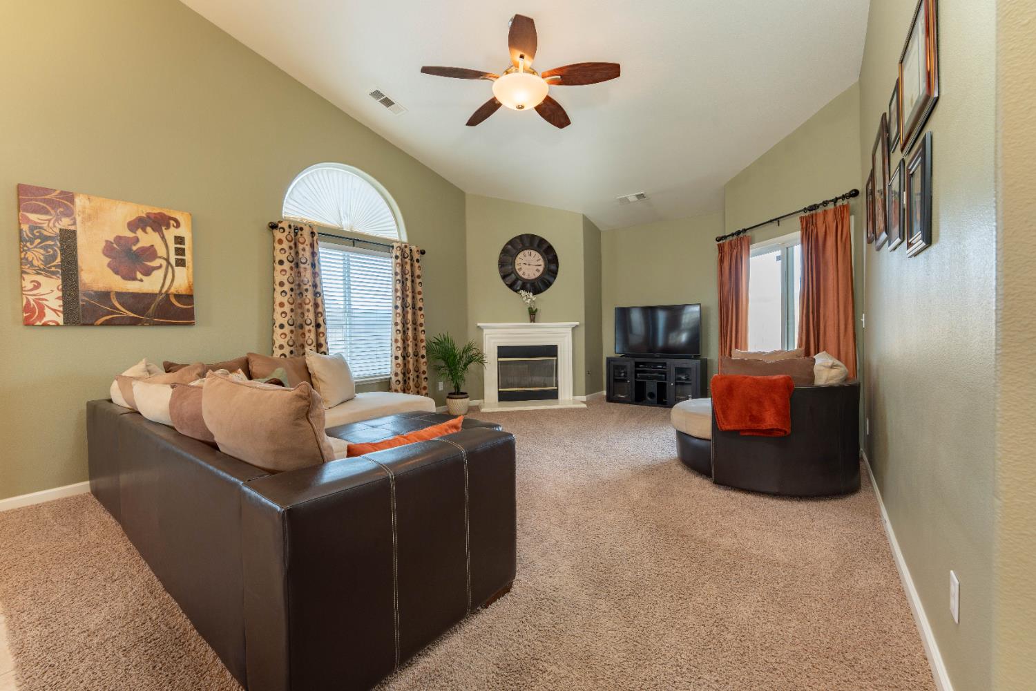 1358 Peachwood St, Lemoore, CA 93245