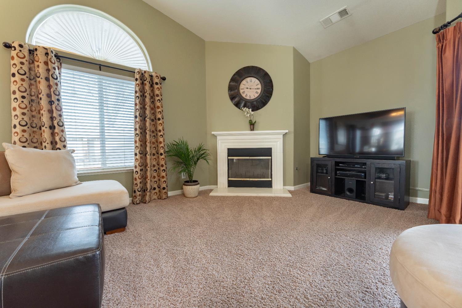 1358 Peachwood St, Lemoore, CA 93245