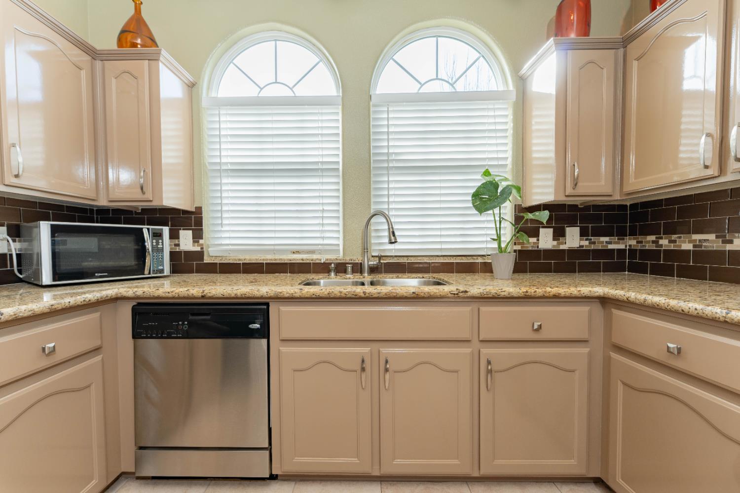 1358 Peachwood St, Lemoore, CA 93245