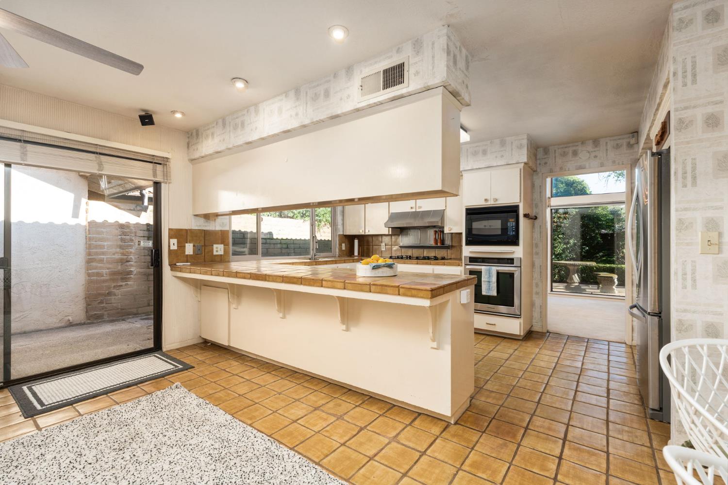 5630 N El Adobe Dr, Fresno, CA 93711