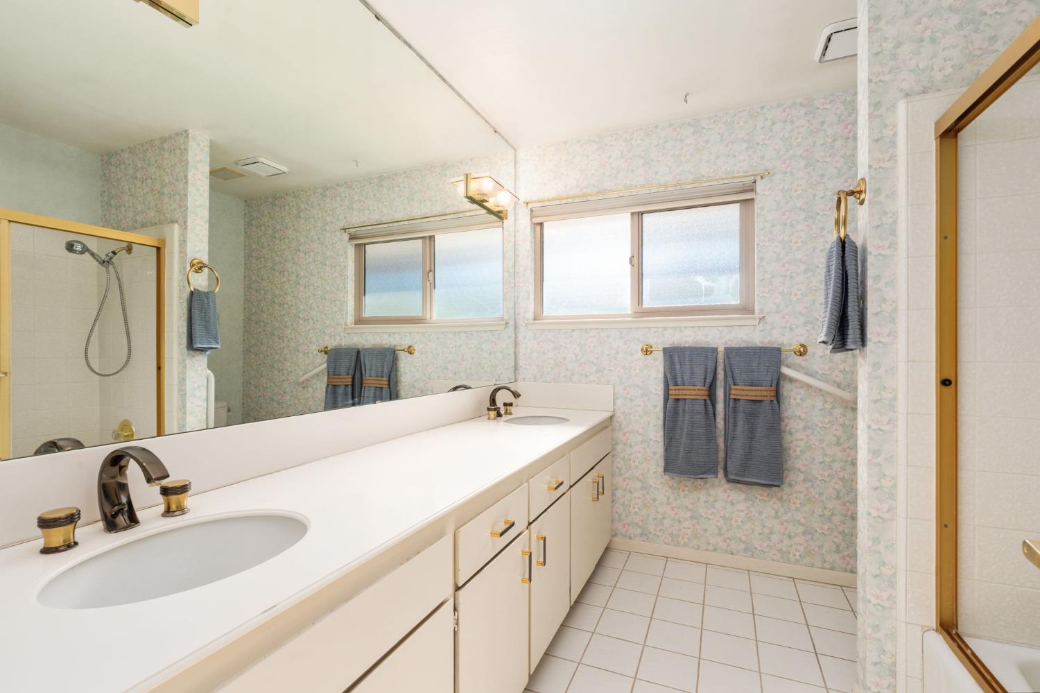 5630 N El Adobe Dr, Fresno, CA 93711