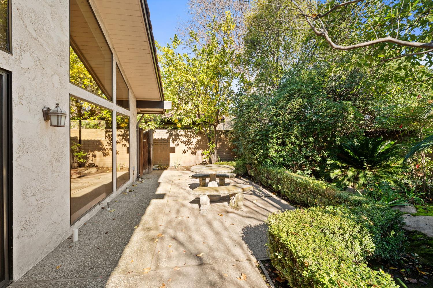 5630 N El Adobe Dr, Fresno, CA 93711