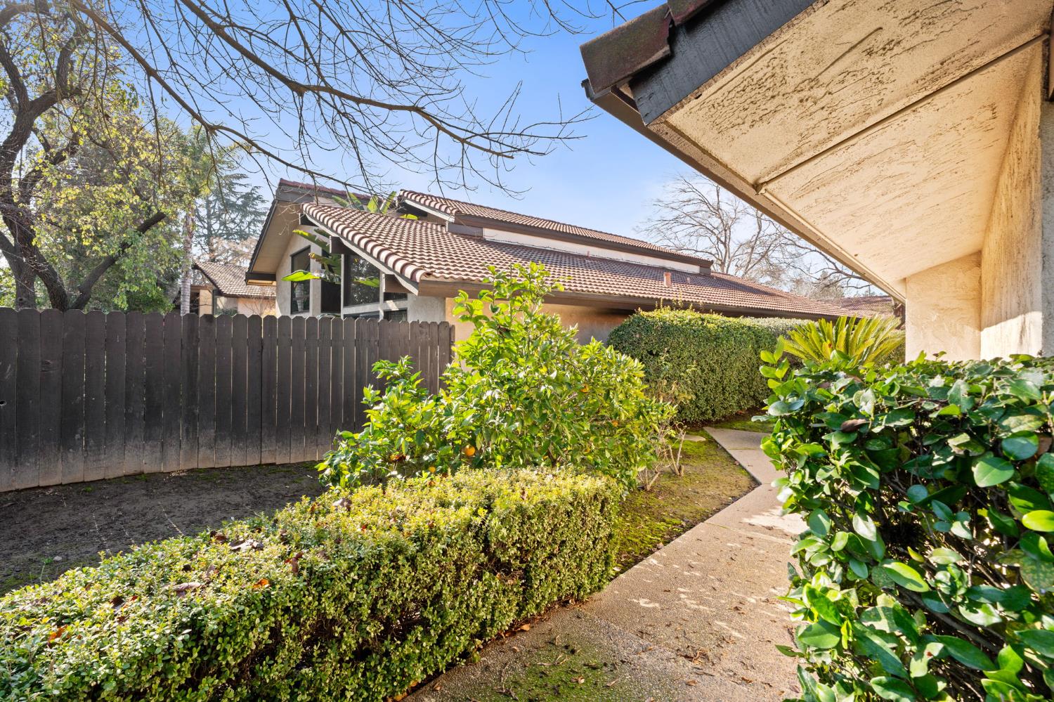 5630 N El Adobe Dr, Fresno, CA 93711