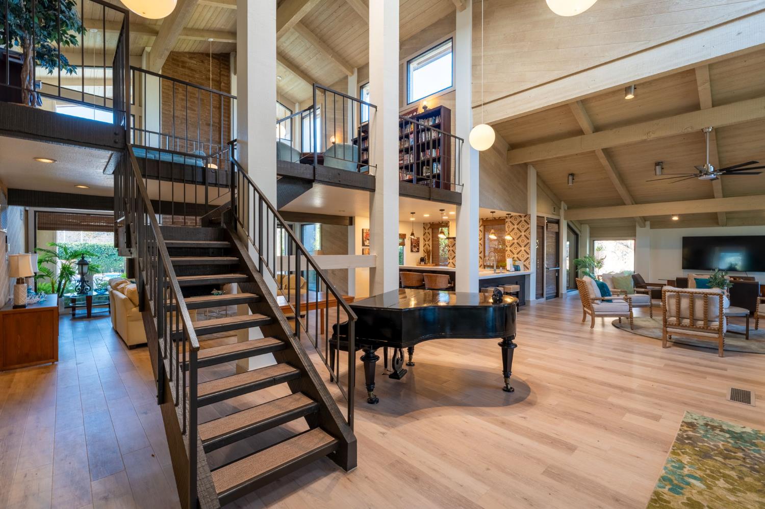 5630 N El Adobe Dr, Fresno, CA 93711