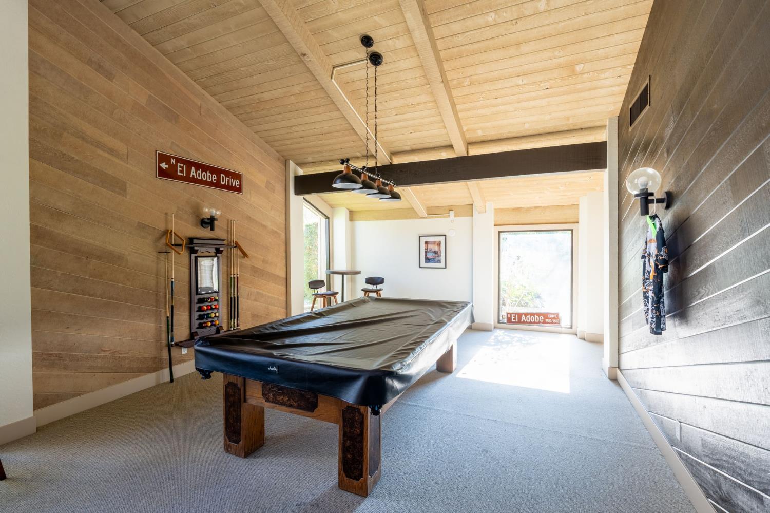 5630 N El Adobe Dr, Fresno, CA 93711