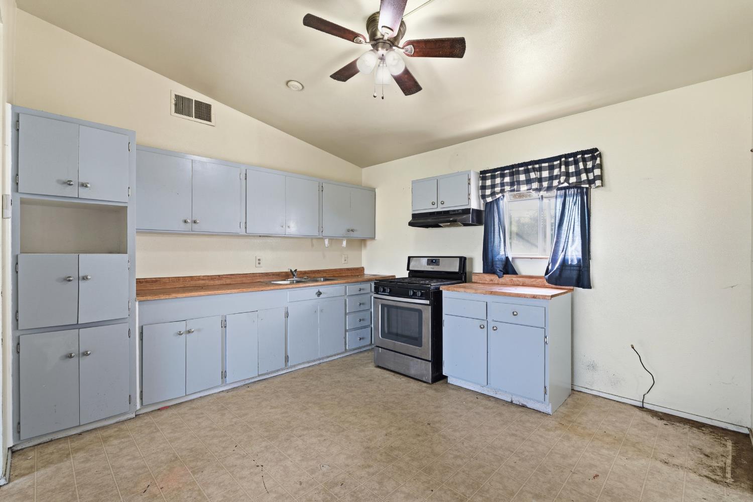 6253 N Glenn Ave, Fresno, CA 93704