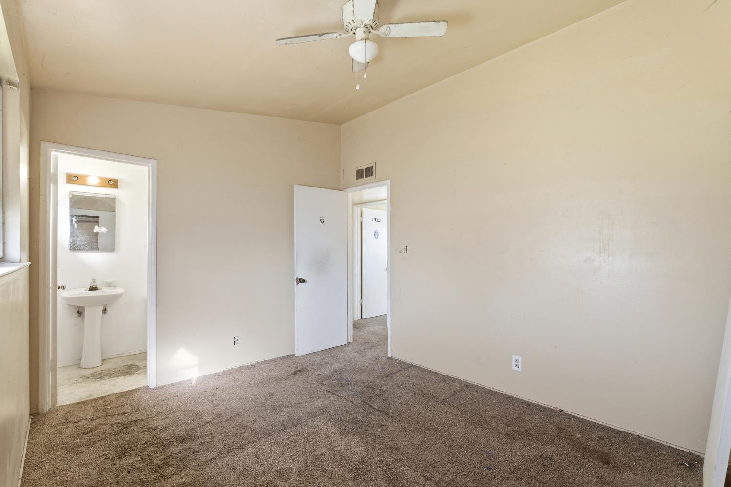 6253 N Glenn Ave, Fresno, CA 93704