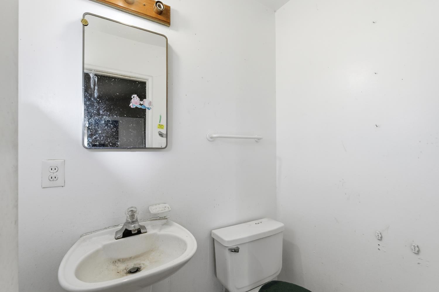 6253 N Glenn Ave, Fresno, CA 93704