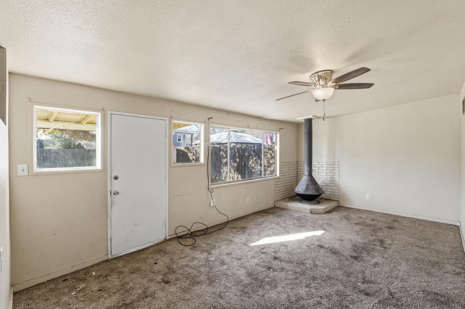 6253 N Glenn Ave, Fresno, CA 93704