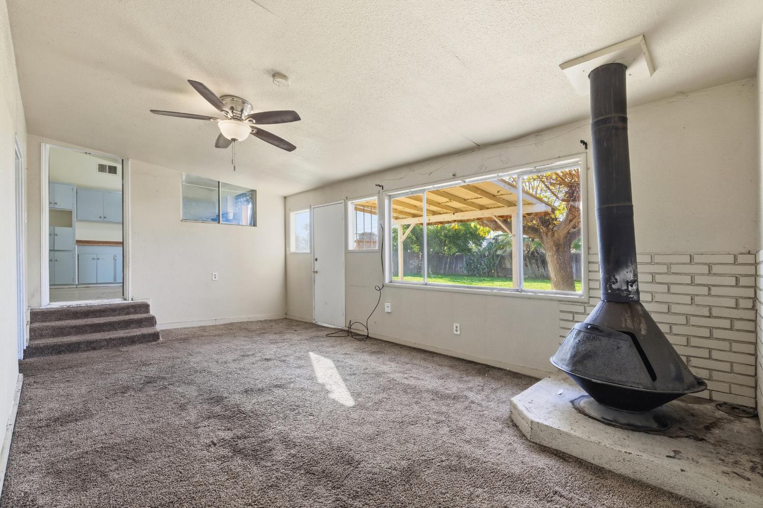 6253 N Glenn Ave, Fresno, CA 93704