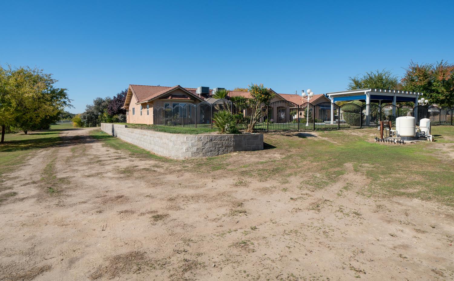 16861 Paula Rd, Madera, CA 93636