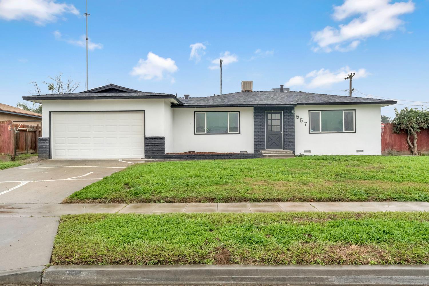 557 E Fantz Ave, Fresno, CA 93706