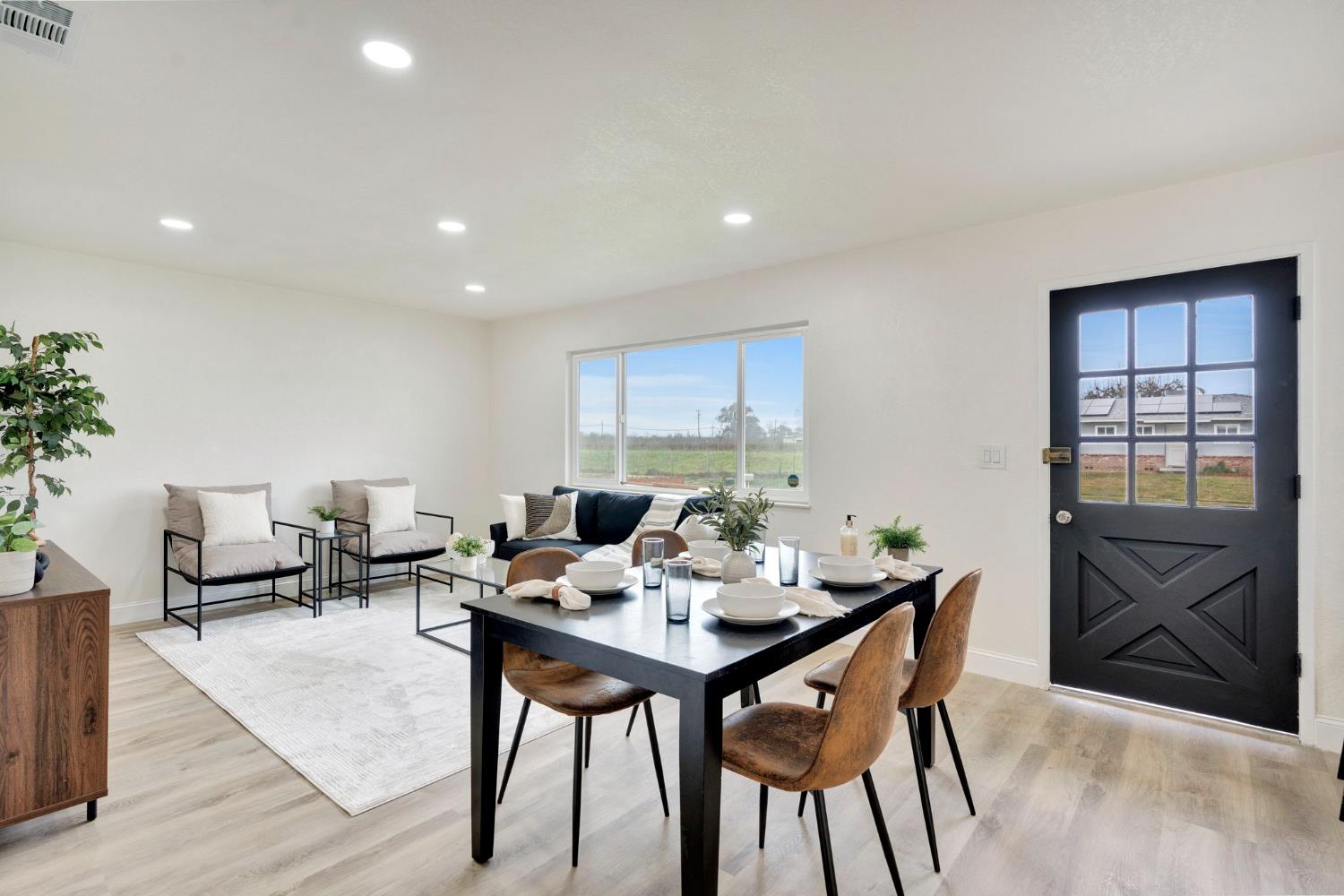 557 E Fantz Ave, Fresno, CA 93706