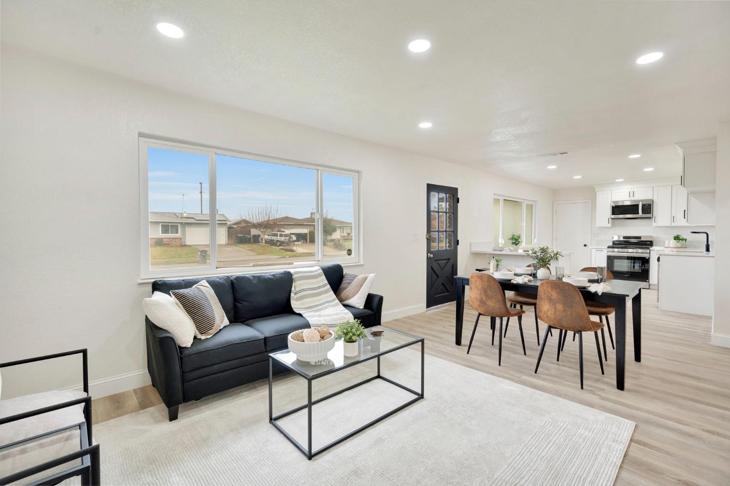 557 E Fantz Ave, Fresno, CA 93706