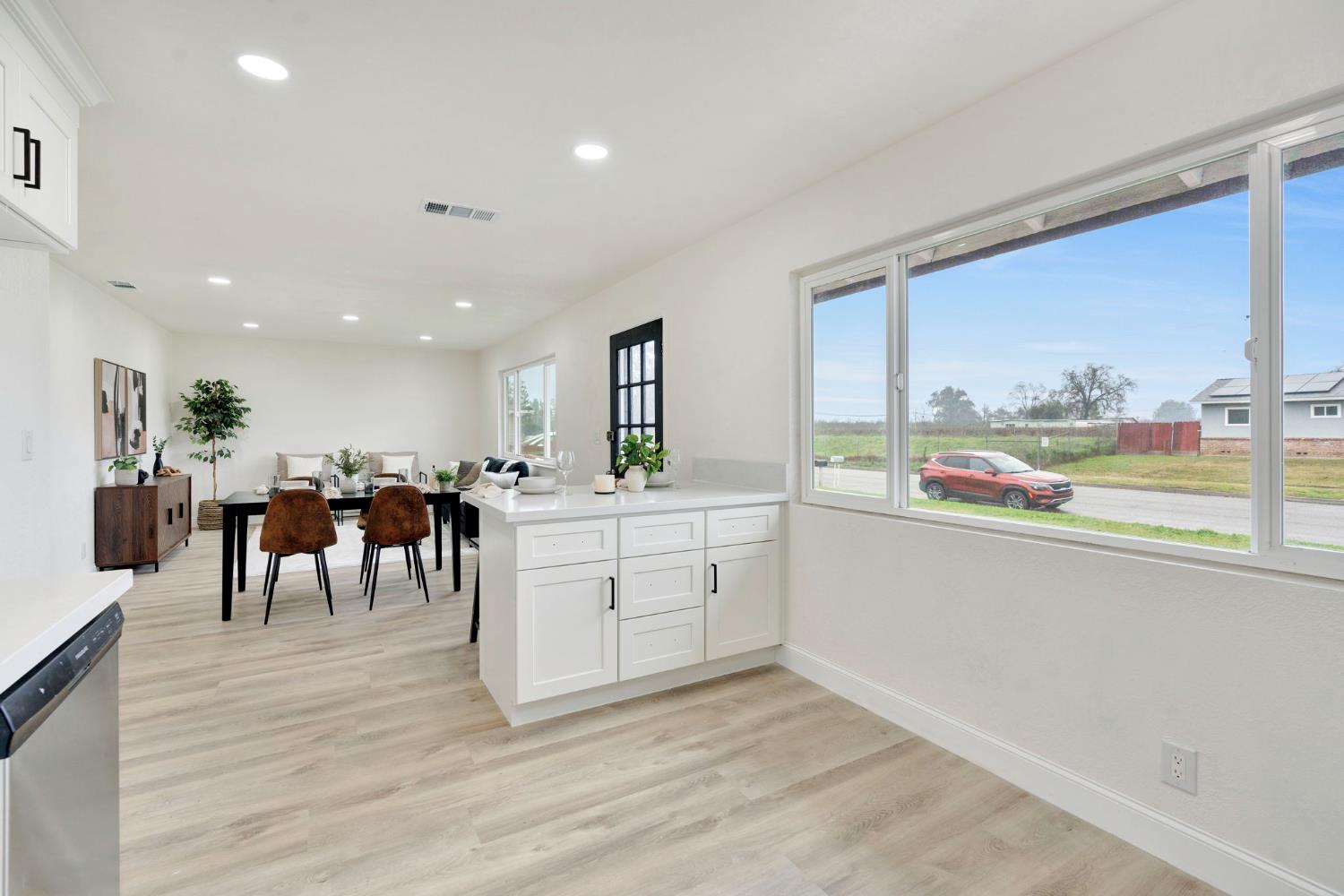 557 E Fantz Ave, Fresno, CA 93706