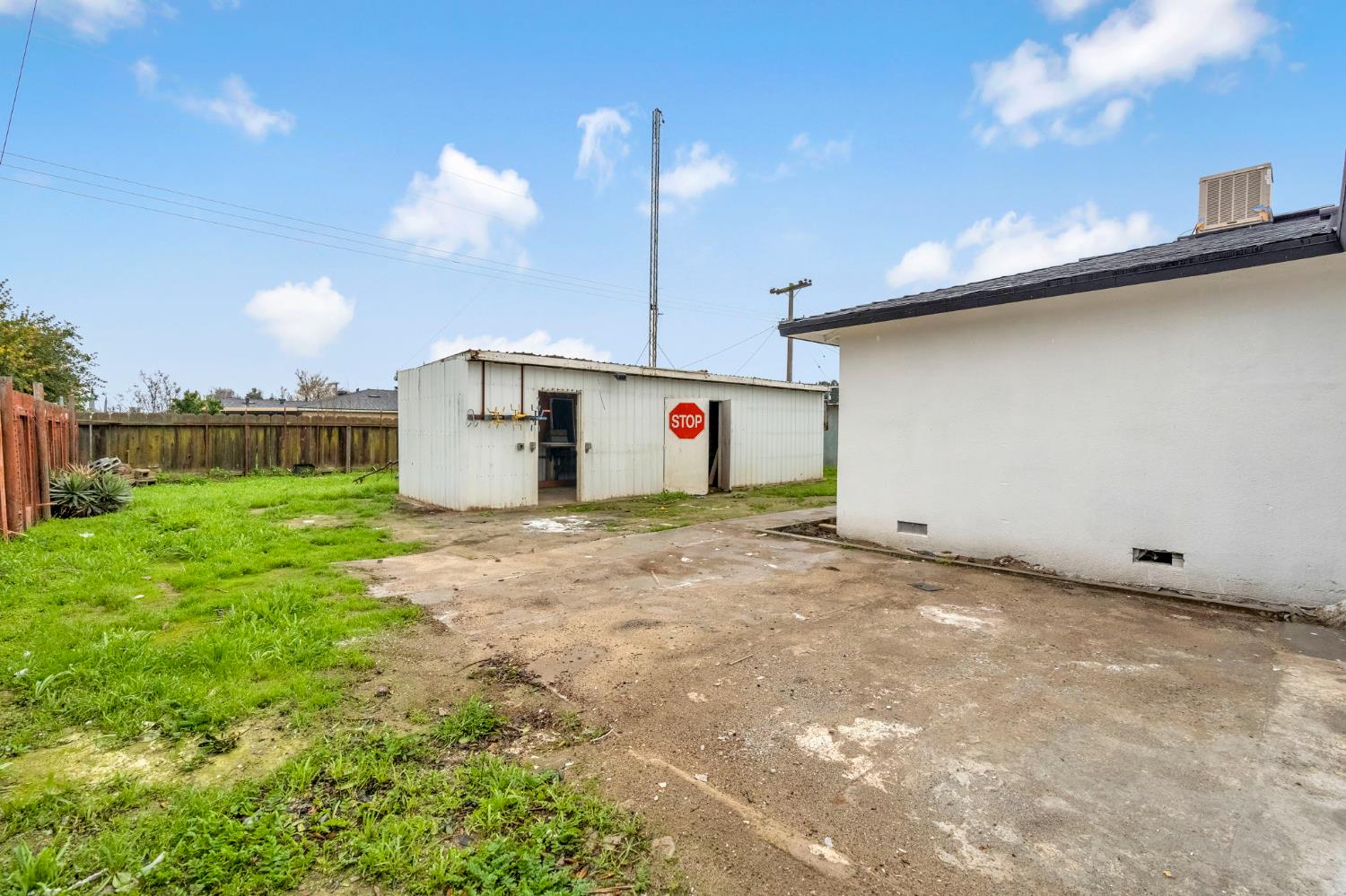 557 E Fantz Ave, Fresno, CA 93706