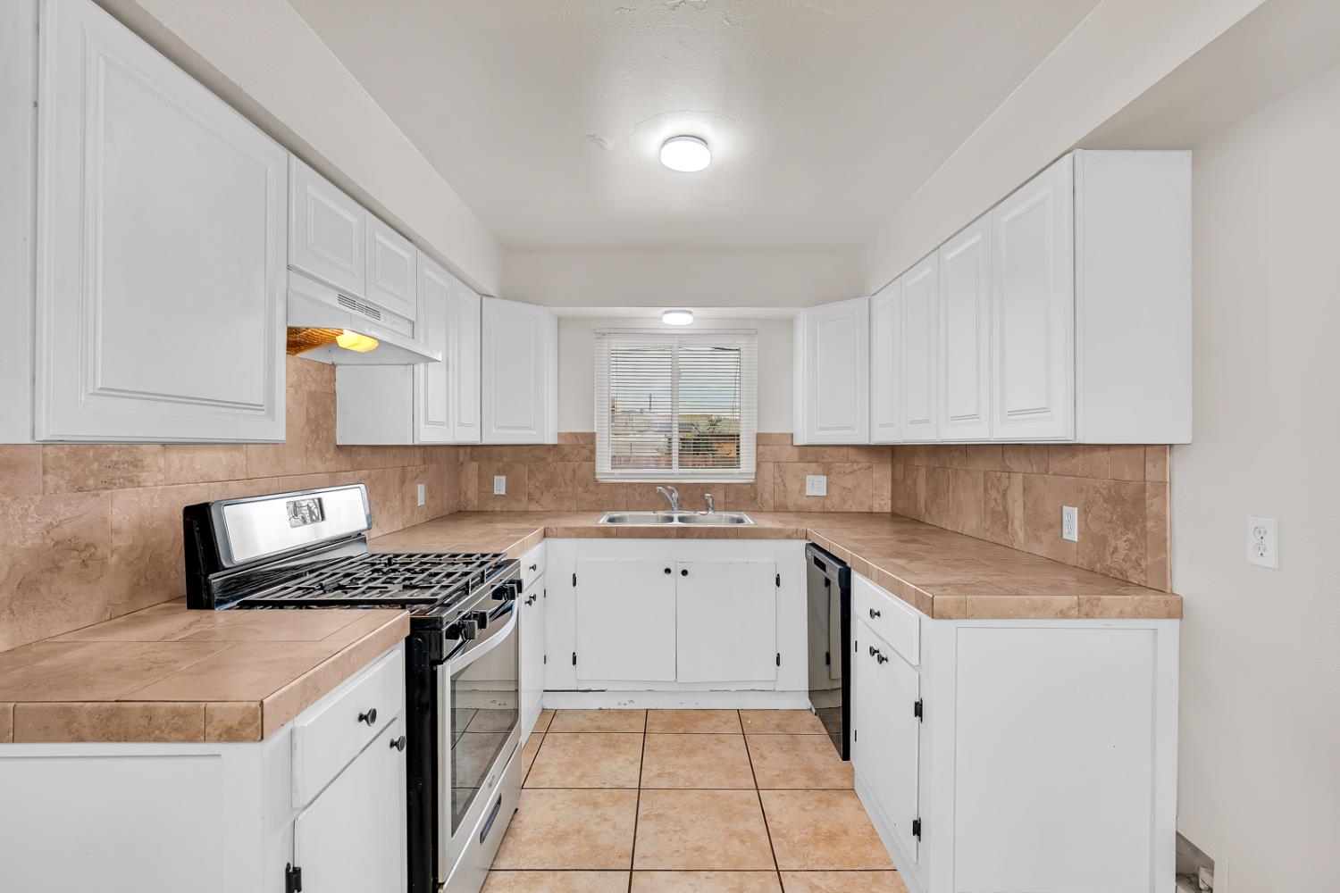 4074 N Ila Ave, Fresno, CA 93705