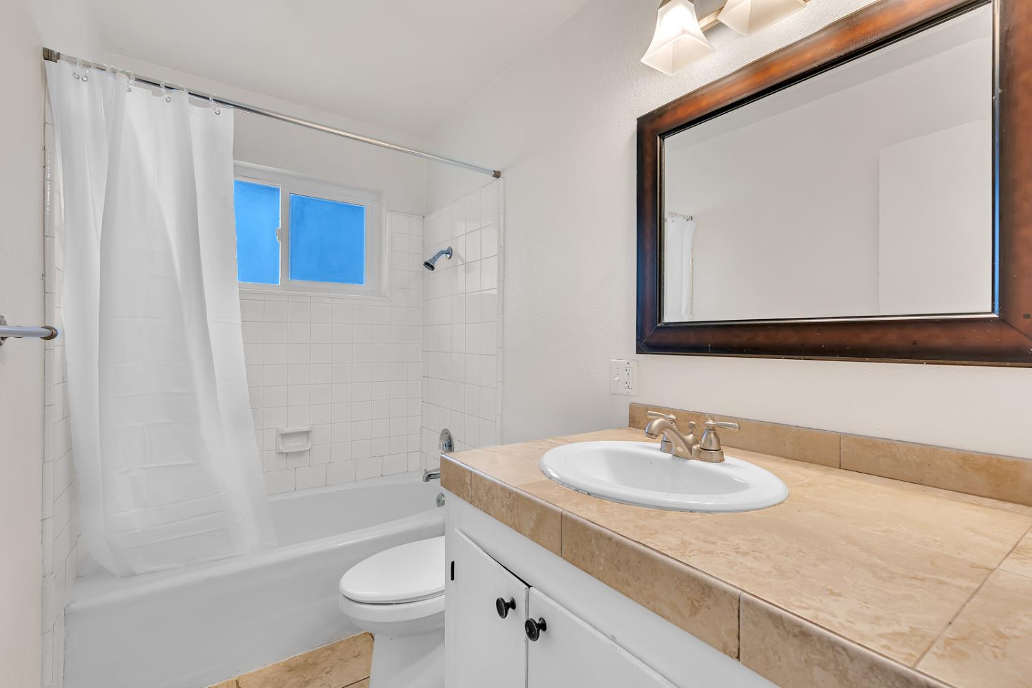 4074 N Ila Ave, Fresno, CA 93705