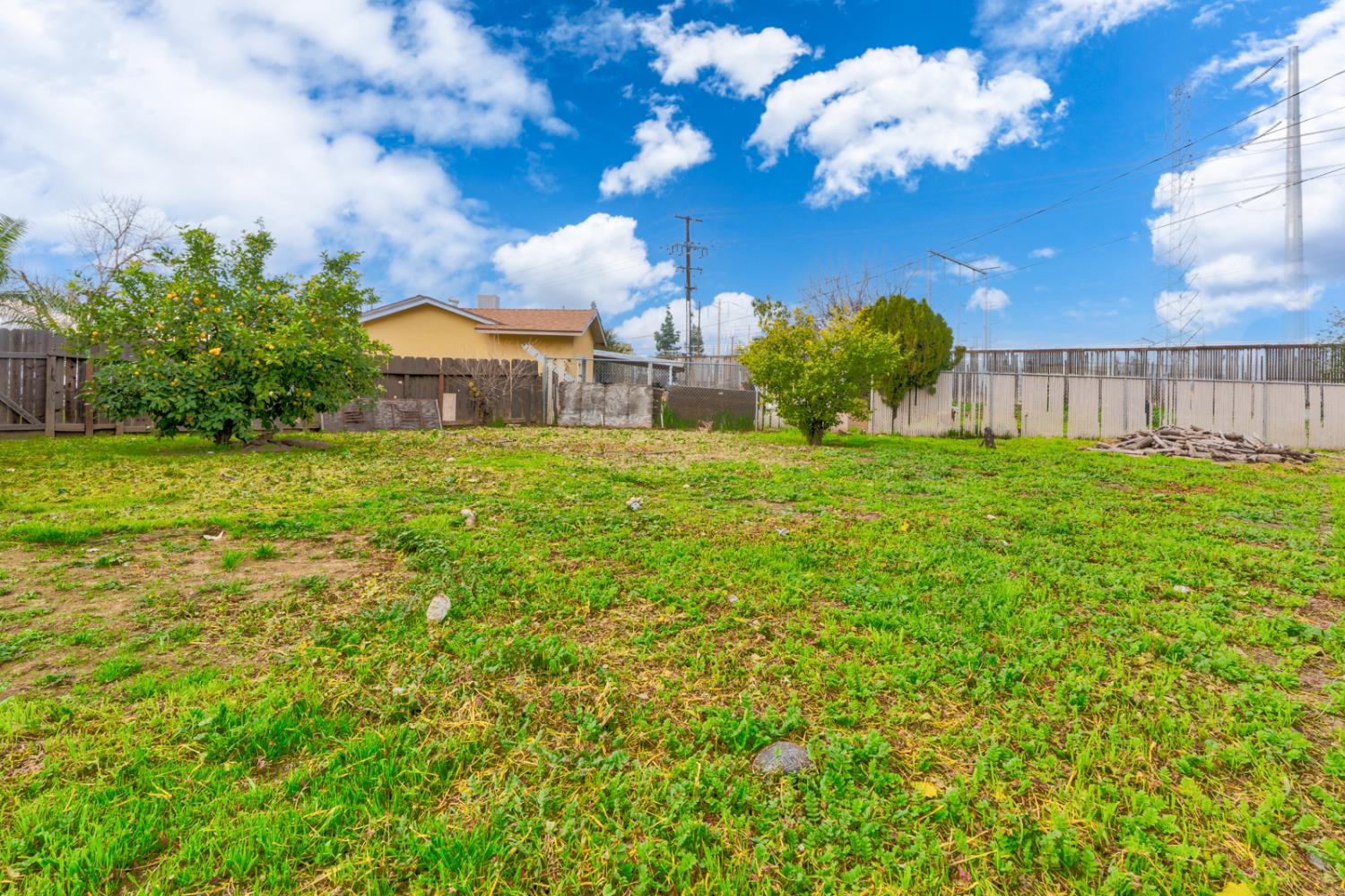 4074 N Ila Ave, Fresno, CA 93705