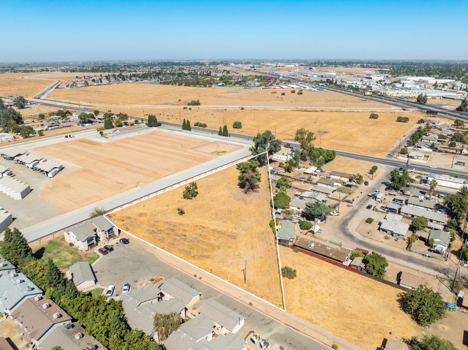 5595 W Shaw Ave, Fresno, CA 93722