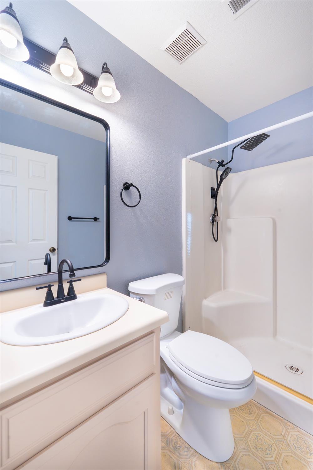 601 Oakridge Dr, Madera, CA 93637