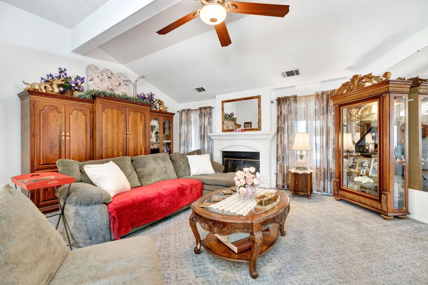 211 W Paul Ave, Clovis, CA 93612