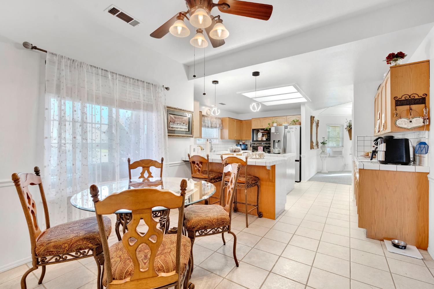 211 W Paul Ave, Clovis, CA 93612