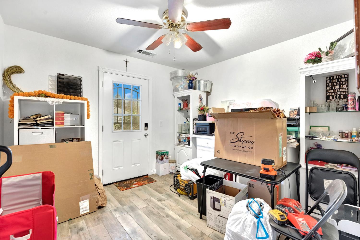 211 W Paul Ave, Clovis, CA 93612