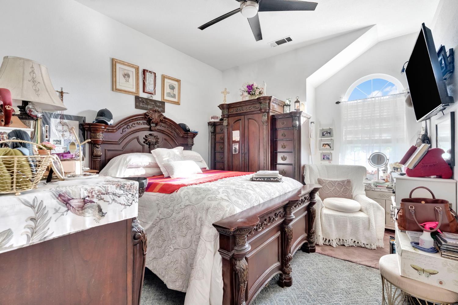 211 W Paul Ave, Clovis, CA 93612